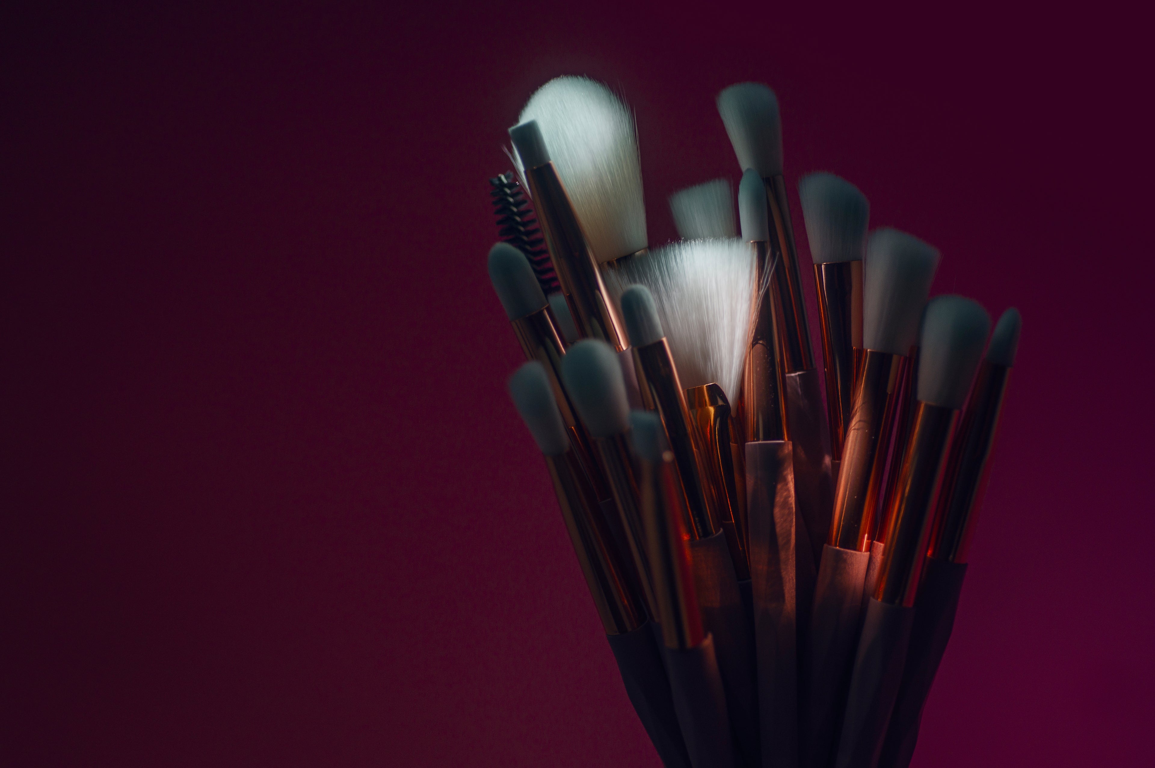 a-bunch-of-clean-makeup-brushes-together